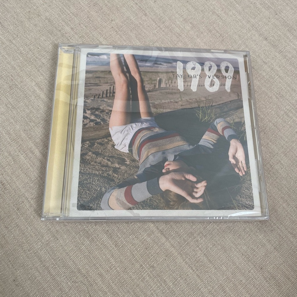 NWT Taylor Swift 1989 Taylor’sVersion Sunrise Boulevard Yellow Edition Deluxe CD